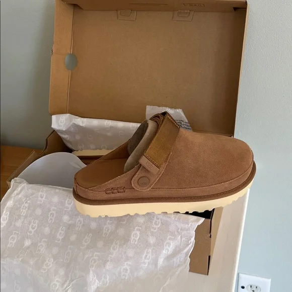 UGG® Goldenstar Clogs - Picture 4 of 8